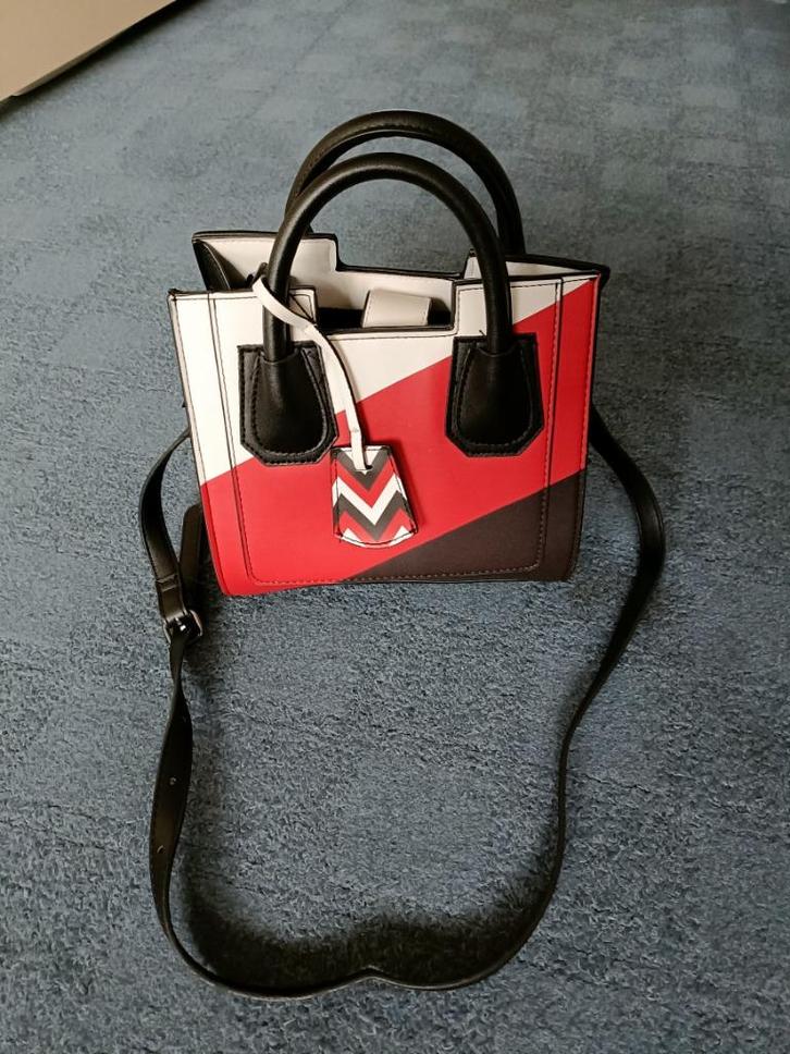 Een nieuw dames tasje, met handvaten en een schouderbandje., Sieraden, Tassen en Uiterlijk, Tassen | Damestassen, Nieuw, Schoudertasje