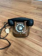 Antieke koperen telefoon met bakelieten hoorn, Ophalen