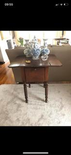 Leuk bijzettafeltje/ pokastje massief hout, Antiek en Kunst, Ophalen