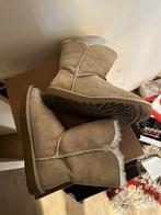 UGG Bailey Button Mt Eu 36 US 3 UK 3,5, UGG, Beige, Ophalen of Verzenden, Zo goed als nieuw