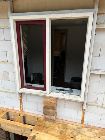 Kunststof raamkozijn, draakkiepraam 123,5x131 met hr++ glas beschikbaar voor biedingen