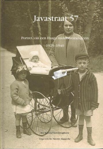 Javastraat 57. Portret van een Haags middenstandsgezin beschikbaar voor biedingen