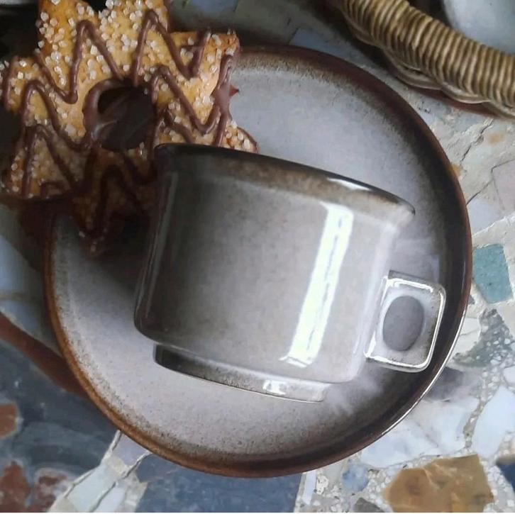 Vintage Aardewerk Servies - Kopjes en Schotels, Huis en Inrichting, Keuken | Servies, Gebruikt, Kop(pen) en/of Schotel(s), Effen