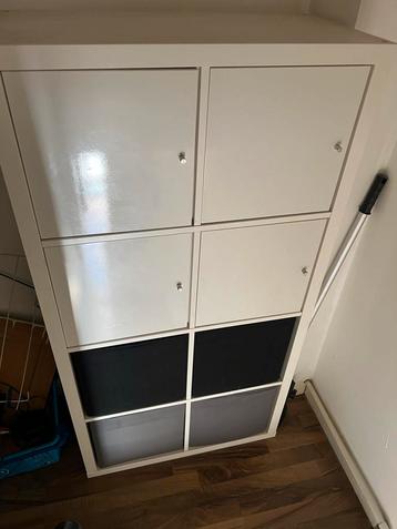 IKEA Vakkenkast met Deurtjes en Bakken beschikbaar voor biedingen