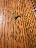 John Deere stick pin, Sieraden, Tassen en Uiterlijk, Broches, Brons, Gebruikt, Bruin, Minder dan 4 cm