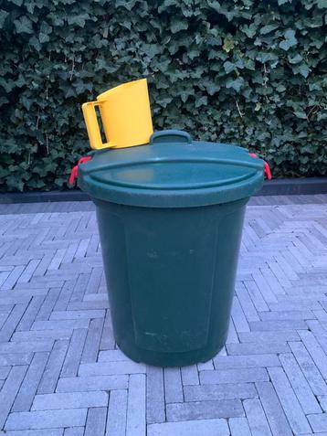 Voerton 75 liter plus voerschep beschikbaar voor biedingen