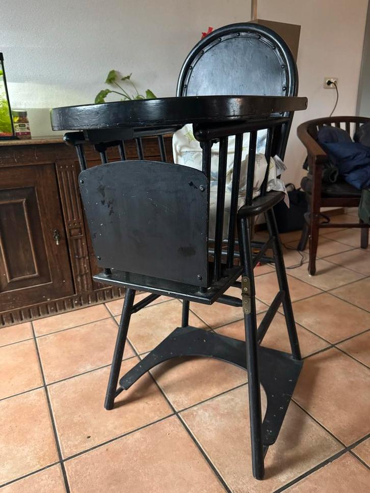 Gratis Ouderwetse kinderstoel / tafel met stoel, Kinderen en Baby's, Kinderstoelen, Gebruikt, Overige typen, Ophalen