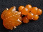 Broche druiventros met blad - Butterscotch Amber  -  Vintage, Overige materialen, Verguld, Broche, Verzenden