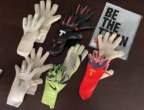 Keeperhandschoenen T1TAN en Nike, Sport en Fitness, Voetbal, Zo goed als nieuw, Ophalen of Verzenden