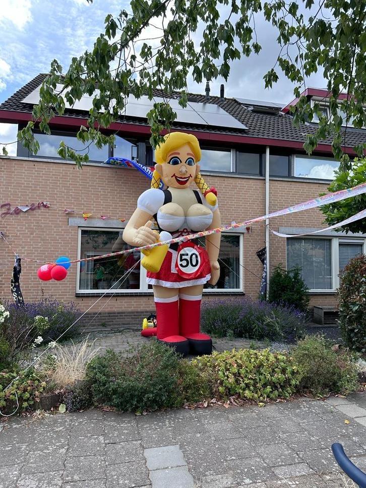 Sarah Tiroler 3m | Huren in Elburg, Hobby en Vrije tijd, Feestartikelen | Verhuur, Nieuw, Abraham of Sarah, Ophalen of Verzenden