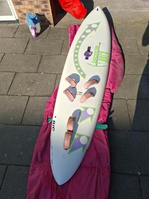 Klassieke Windsurfset. 2 planken, 3 zeilen, 3 gieken, 1 mast, Watersport en Boten, Windsurfen, Gebruikt, Complete set, 250 tot 300 cm