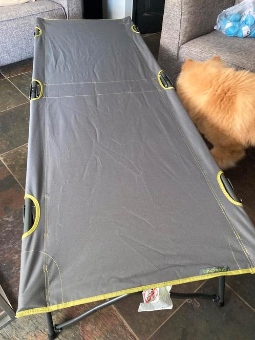 2 Opvouwbare Veldbedden Van Decathlon Quechua, Caravans en Kamperen, Kampeermeubelen, Zo goed als nieuw, Overige, Ophalen of Verzenden