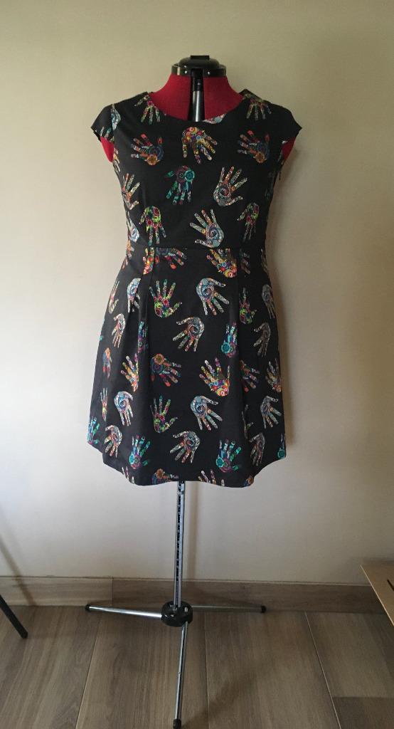 Zeer aparte Heart jurk, xl, Kleding | Dames, Jurken, Zo goed als nieuw, Maat 46/48 (XL) of groter, Grijs, Onder de knie, Ophalen of Verzenden
