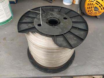 Nylon draad  beschikbaar voor biedingen