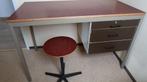 Ouderwets bureautje met houten krukje, Huis en Inrichting, Bureaus, Ophalen, Gebruikt, Bureau