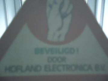 sticker oud BEVEILIGD Hofland Electronica bv raamsticker ret beschikbaar voor biedingen