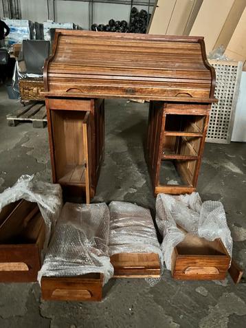 Bijzonder Art Deco rolluik bureau beschikbaar voor biedingen