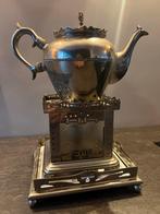 Antieke theepot met brander van tin, Ophalen