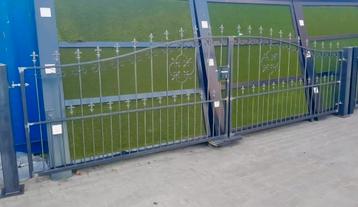Mooie Massieve Poort  beschikbaar voor biedingen