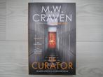 M.W. Craven " De Curator", Ophalen of Verzenden, Europa overig, Zo goed als nieuw, M.W. Craven