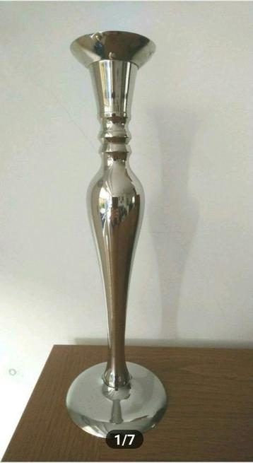 Zilverkleurige kandelaar modern 32,5 cm hoog beschikbaar voor biedingen