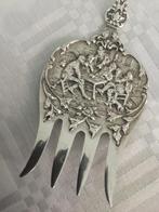 Antieke zilveren broodvork met reliëf, Ophalen of Verzenden