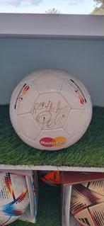 Gesigneerde bal door Pelé, Sport en Fitness, Voetbal, Maat XL, Ophalen of Verzenden, Gebruikt