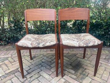 Set vintage eetkamerstoelen beschikbaar voor biedingen
