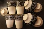 Servies set Monno bekers, kuipjes, bord; zwart-wit design, Huis en Inrichting, Keuken | Servies, Ophalen, Gebruikt, Overige stijlen