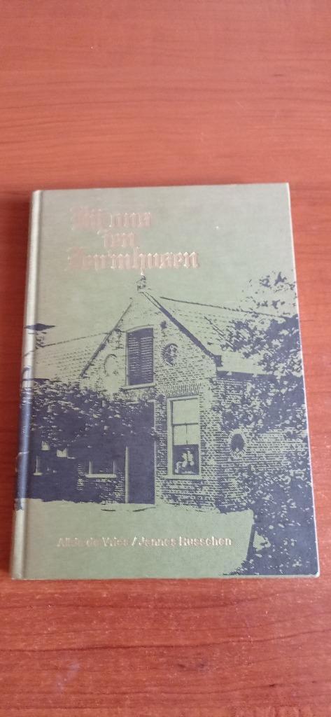 Bij ons ien Zeu'mhusen. Zevenhuizen., Boeken, Geschiedenis | Stad en Regio, Zo goed als nieuw, 20e eeuw of later, Ophalen of Verzenden