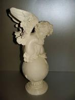 Engel op bol zittend met vleugels naar achteren, Verzamelen, Beelden en Beeldjes, Ophalen of Verzenden, Nieuw, Religie