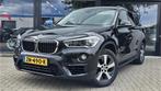 BMW X1 sDrive18i High Executive + PANO DAK + LED + SPORTSTOE, Auto's, Zwart, Bedrijf, Handgeschakeld, 3 cilinders