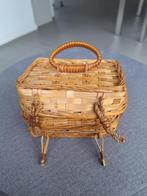 Mini rieten mandje koffertje rotan, Gebruikt, Mand, Ophalen of Verzenden, Riet