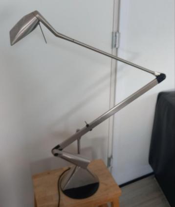 Design tafellamp beschikbaar voor biedingen