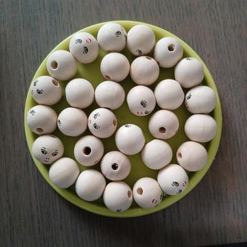 30 Houten kralen met poppen gezichtjes beschikbaar voor biedingen