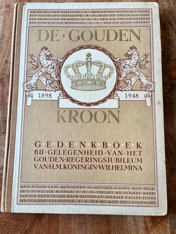 De Gouden Kroon - Gedenkboek Koningin Wilhelmina, Boeken, Geschiedenis | Vaderland, Gelezen, 20e eeuw of later, Ophalen of Verzenden