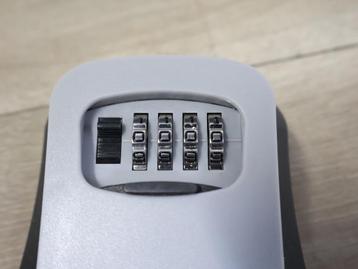 Buiten of binnen sleutelkluisje niet digitaal. Nieuw in doos beschikbaar voor biedingen