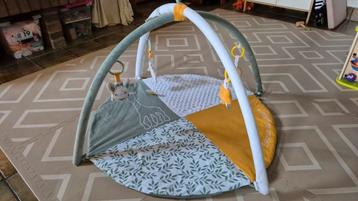 Speelkleed / babygym beschikbaar voor biedingen