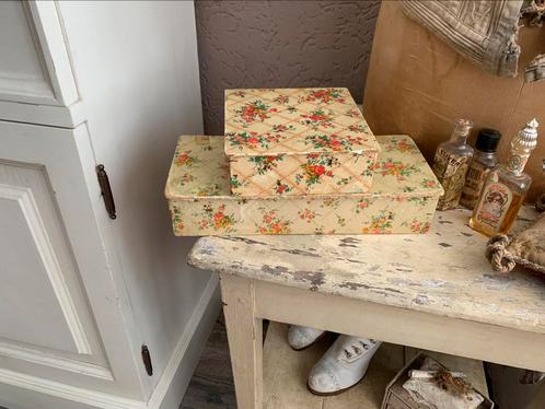 2 oude karton/papieren bloemen doosjes, Antiek en Kunst, Curiosa en Brocante, Ophalen of Verzenden