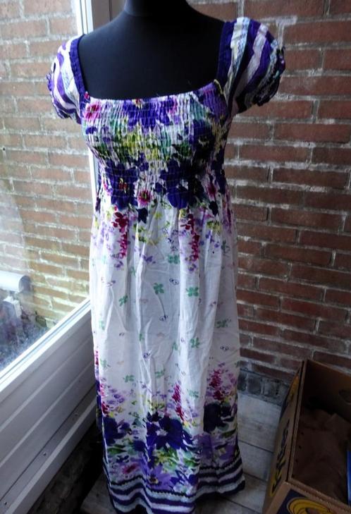 Wit paars kleurige bloemen Only jurkje maat M, Kleding | Dames, Jurken, Gedragen, Maat 38/40 (M), Wit, Onder de knie, Verzenden