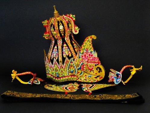 Wayang Wong accessoires hoofdtooi armbanden oorsieraden riem, Antiek en Kunst, Kunst | Niet-Westerse kunst, Ophalen of Verzenden