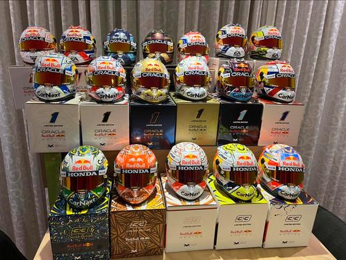1:2 helmen 18 stuks Max Verstappen seizoenen 2021-2022-2023, Verzamelen, Automerken, Motoren en Formule 1, Zo goed als nieuw, Formule 1