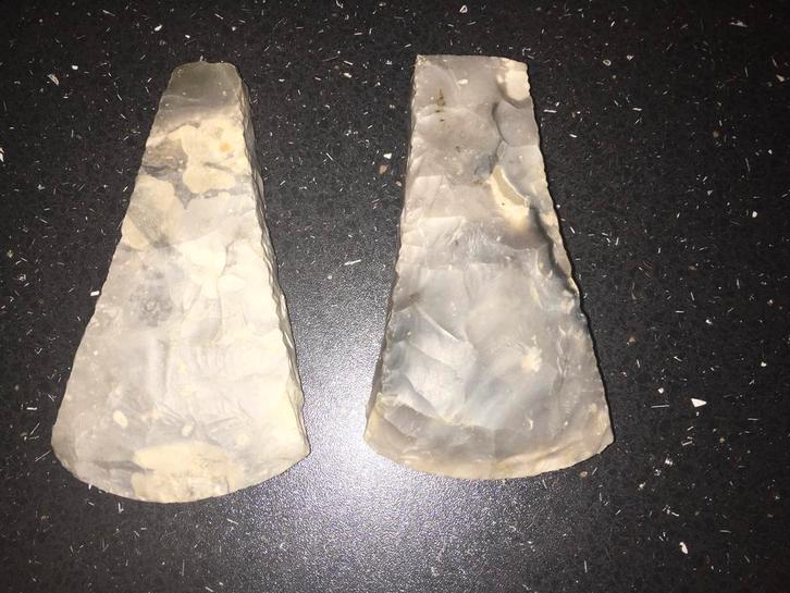 Twee Neolithische Vuurstenen Bijlen uit Jutland. Steentijd, Antiek en Kunst, Antiek | Gereedschap en Instrumenten, Ophalen of Verzenden