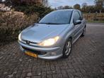 Peugeot 206 1.4 16V. APK | AIRCO | DEALER ONDERHOUDEN, Voorwielaandrijving, 1360 cc, 4 cilinders, Origineel Nederlands
