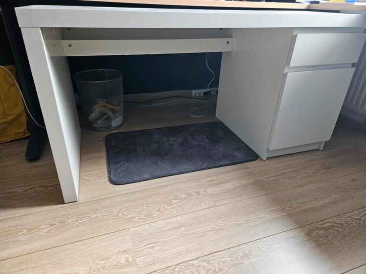 Ikea Malm Bureau, Huis en Inrichting, Bureaus, Zo goed als nieuw, Ophalen