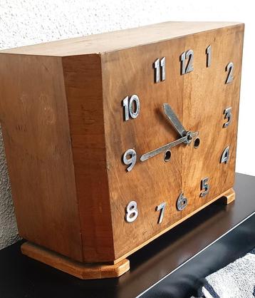 Art Deco tafelklok - pendule in Amsterdamse school stijl beschikbaar voor biedingen