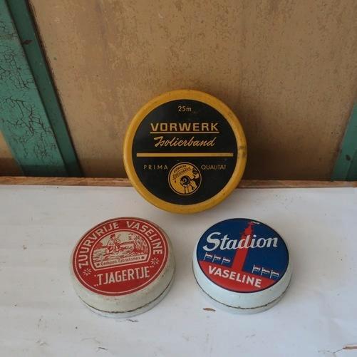 Blikken oud vaseline Stadion Jagertje Isolierband man cave, Antiek en Kunst, Curiosa en Brocante, Ophalen of Verzenden