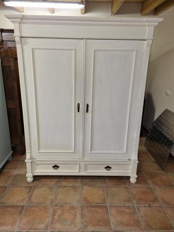 Antiek Demontabele Kast in de Krijtverf beschikbaar voor biedingen