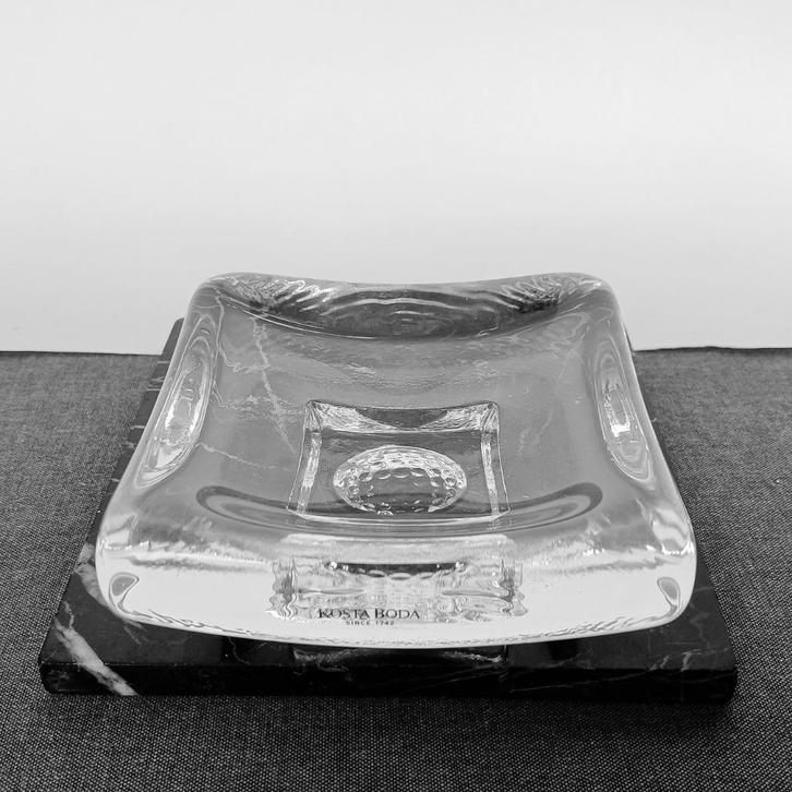 Kosta Boda Bertil Vallien Dish of the Day, Antiek en Kunst, Antiek | Glas en Kristal, Ophalen of Verzenden