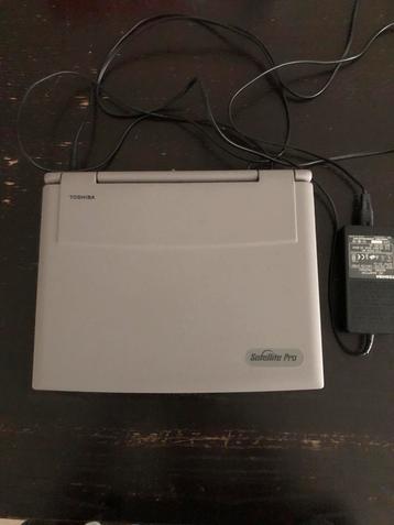 Vintage Toshiba Laptop 460CDT- Eerste Eigenaar, Topstaat! beschikbaar voor biedingen